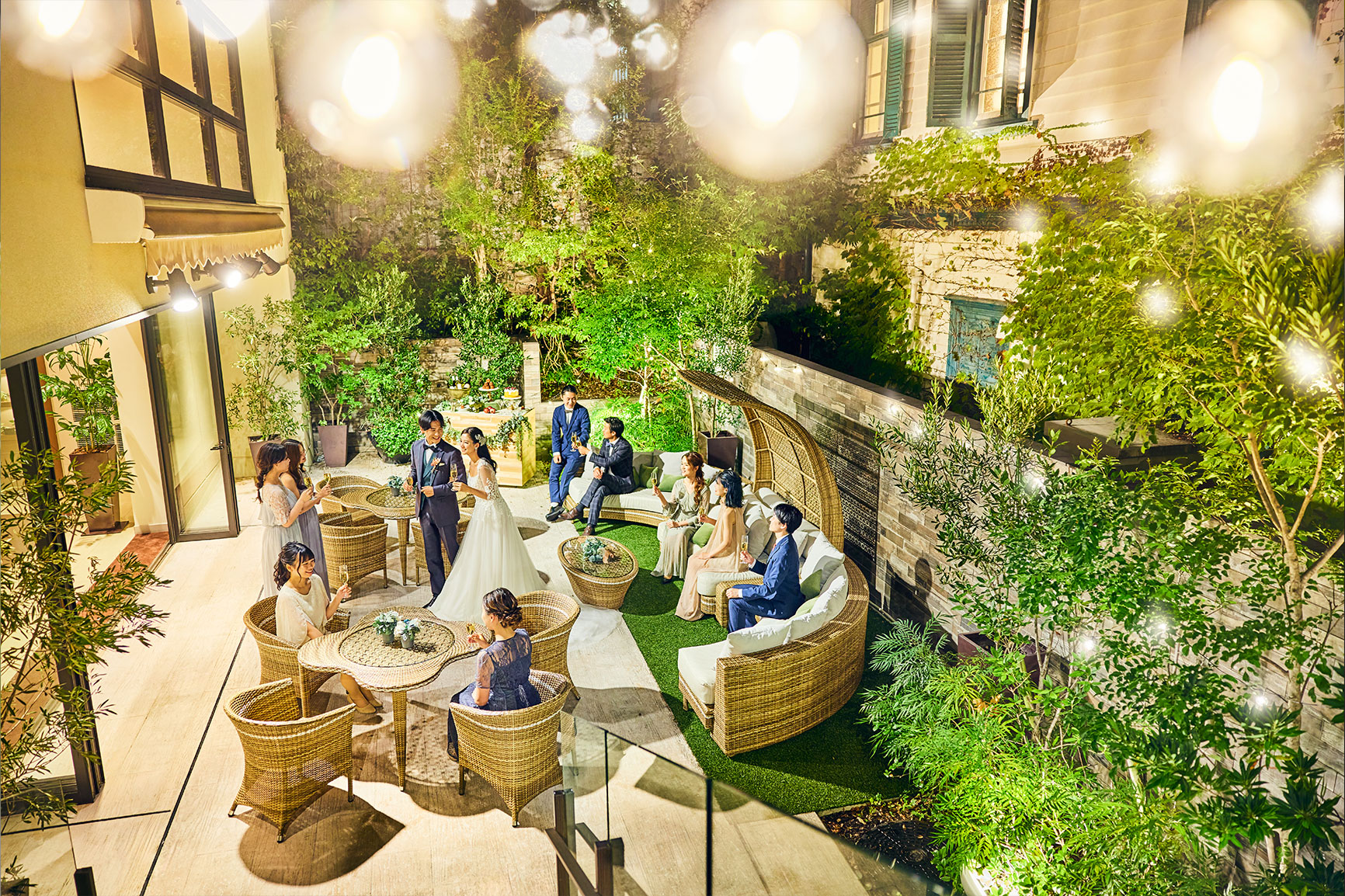 爽やかな空気の中での外国映画のような素敵なガーデンウエディング